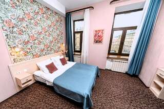 Гостиница Грифон Санкт-Петербург Стандартный двухместный номер с 1 кроватью или 2 отдельными кроватями-1