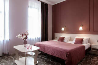 Гостиница Грифон Санкт-Петербург Улучшенный двухместный номер с 1 кроватью или 2 отдельными кроватями, вид на город-3