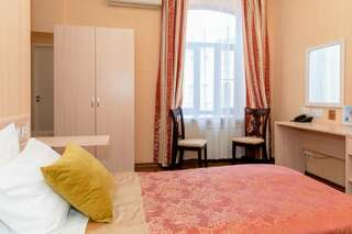 Гостиница Грифон Санкт-Петербург Стандартный двухместный номер с 1 кроватью или 2 отдельными кроватями-8